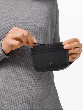 Lululemon - True Identity Card Case
